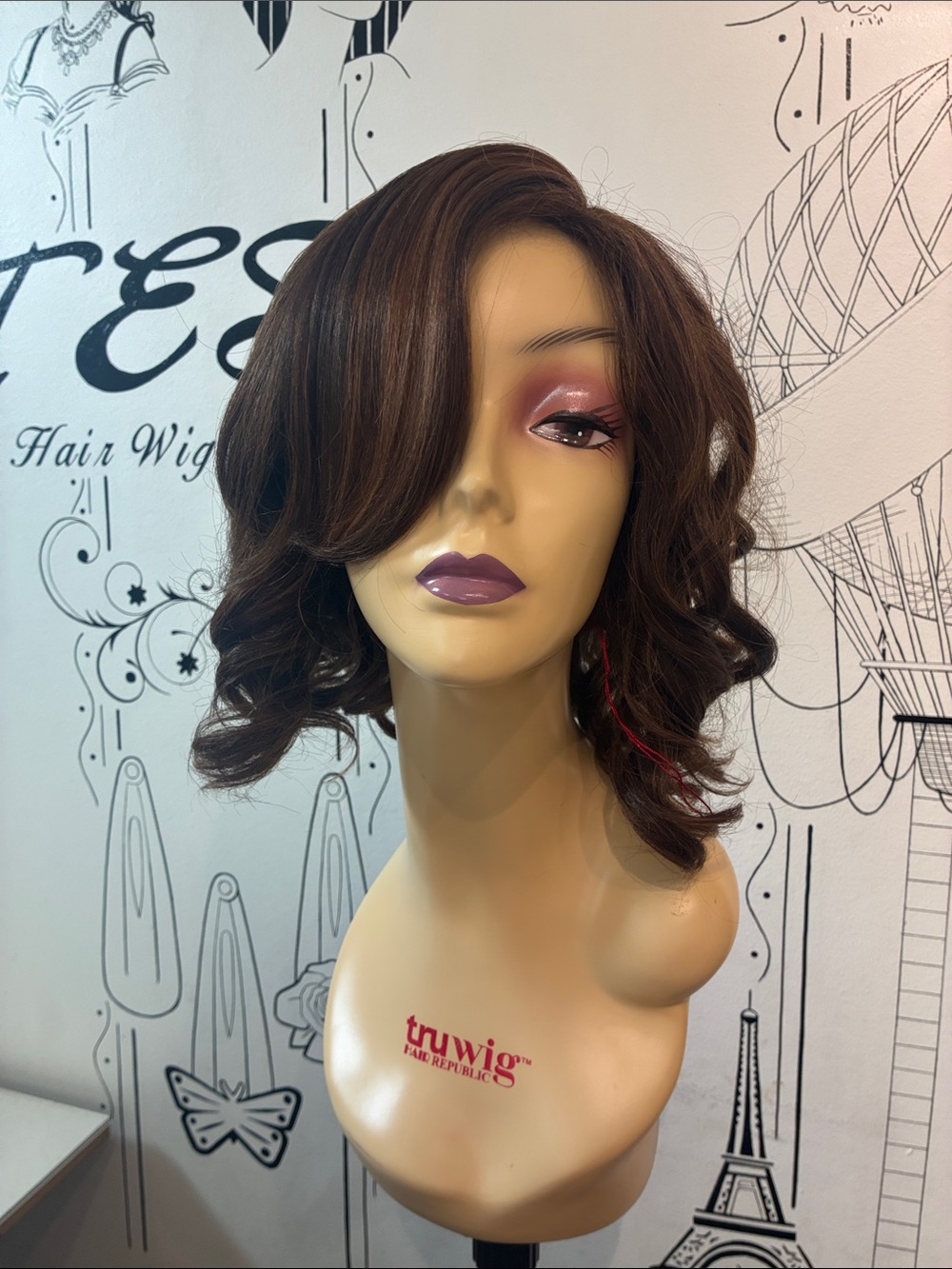 Short Wavy brown with highlights Women's Wig